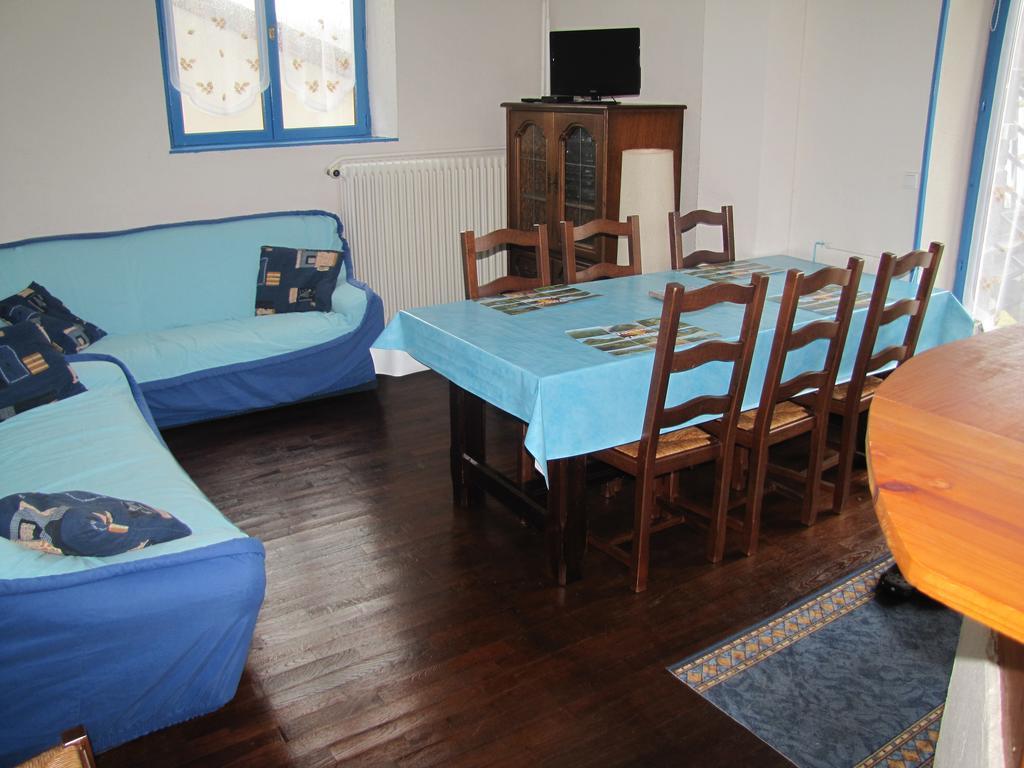 Leclosdipontine L'Ecole Des Demoiselles Pontgibaud Εξωτερικό φωτογραφία